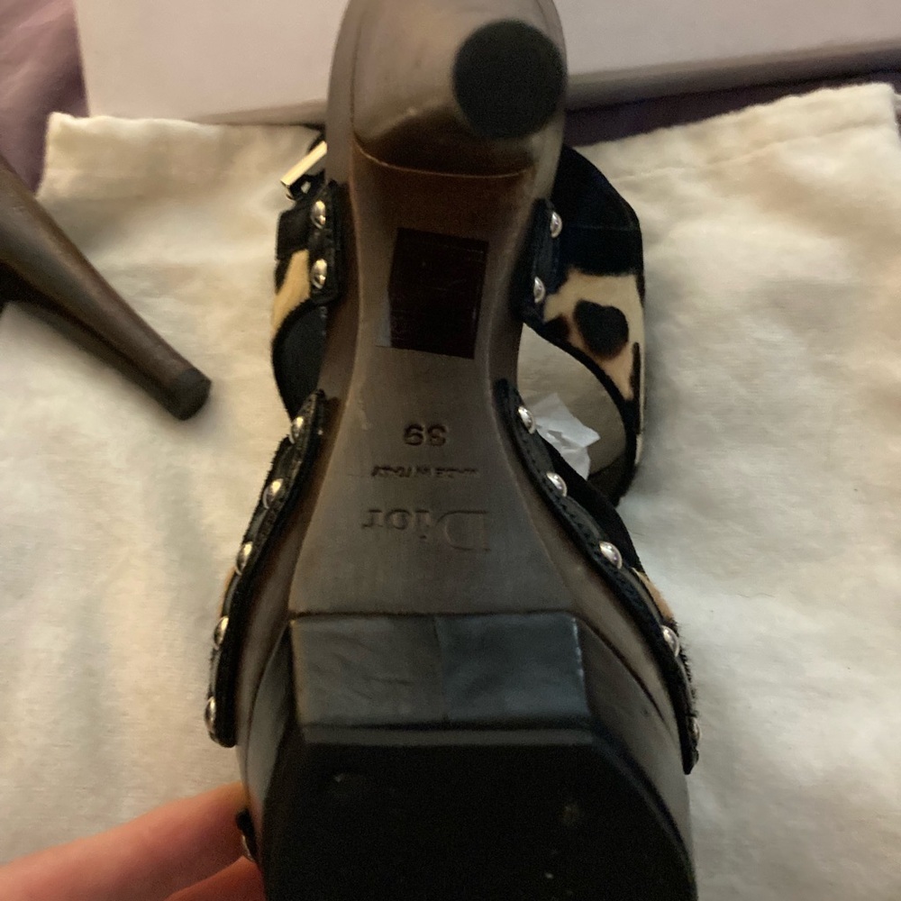 LUXURY Dior Black and Tan Heels Sz 39 with box and dust bag Dior Fire Heels - Picture 7 of 8